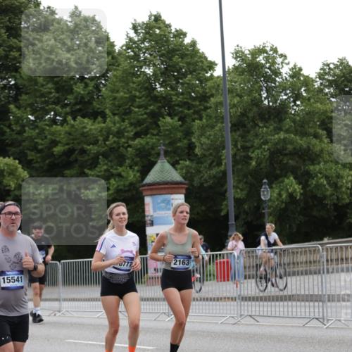29.06.2025 - hella hamburg halbmarathon Jannik Wohlers http://msf.ph/oto/8146156 29.06.2025 10:47:35 Lombardsbrücke 1174, 1175, 1246, 1392, 1618, 1639, 1701, 2163, 2197, 2491, 2545, 3049, 3468, 4327, 4856, 5886, 7240, 7393, 7394, 7427, 7916, 8077, 8310, 8774, 9356, 9696, 9697, 10658, 10777, 10794, 11548, 11781, 11923, 12157, 12412, 12480, 12582, 14222, 14800, 15030, 15357, 15541, 15688, 15730, 16356, 16722, 17325, 17339, 17562, 17563, 17957, 18001, 18262, 18352, 18480, 19062, 19101 meine-sportfotos.de
