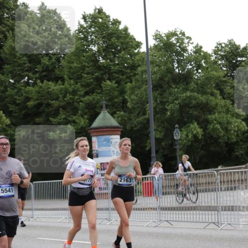 29.06.2025 - hella hamburg halbmarathon Jannik Wohlers http://msf.ph/oto/8146166 29.06.2025 10:47:36 Lombardsbrücke 1174, 1175, 1246, 1392, 1618, 1701, 2163, 2197, 2491, 2545, 2650, 3049, 3468, 4327, 4856, 5886, 7240, 7393, 7394, 7427, 7916, 8077, 8310, 8521, 8774, 9356, 9696, 9697, 10658, 10777, 10794, 11548, 11781, 11923, 12157, 12412, 12480, 12582, 14222, 14800, 15357, 15541, 15688, 15730, 16356, 16722, 17325, 17339, 17562, 17563, 17957, 18001, 18262, 18352, 18480, 19062, 19101 meine-sportfotos.de
