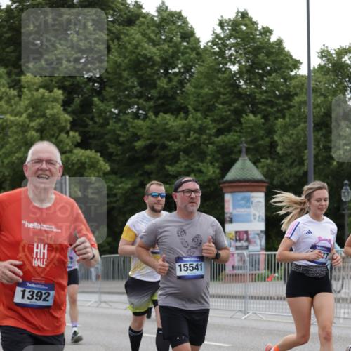 29.06.2025 - hella hamburg halbmarathon Jannik Wohlers http://msf.ph/oto/8146203 29.06.2025 10:47:36 Lombardsbrücke 1174, 1175, 1246, 1392, 1618, 1701, 2163, 2197, 2491, 2545, 2650, 3049, 3468, 4327, 4856, 5886, 7240, 7393, 7394, 7427, 7916, 8077, 8310, 8521, 8774, 9356, 9696, 9697, 10658, 10777, 10794, 11548, 11781, 11923, 12157, 12412, 12480, 12582, 14222, 14800, 15357, 15541, 15688, 15730, 16356, 16722, 17325, 17339, 17562, 17563, 17957, 18001, 18262, 18352, 18480, 19062, 19101 meine-sportfotos.de