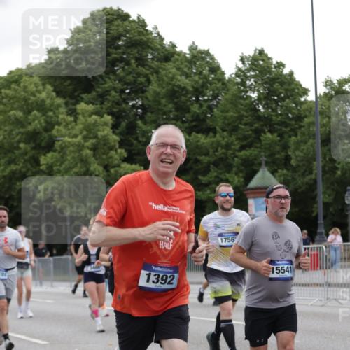 29.06.2025 - hella hamburg halbmarathon Jannik Wohlers http://msf.ph/oto/8146218 29.06.2025 10:47:37 Lombardsbrücke 1174, 1175, 1392, 1618, 1701, 2163, 2197, 2491, 2545, 2650, 2958, 3049, 3468, 4327, 4856, 5886, 7240, 7393, 7394, 7427, 7916, 8077, 8310, 8521, 8774, 9356, 9696, 9697, 10777, 10794, 11548, 11742, 11781, 11923, 12157, 12412, 12480, 12582, 14222, 14800, 15357, 15541, 15688, 15730, 16356, 16722, 17325, 17339, 17562, 17563, 17957, 18001, 18262, 18352, 18480, 19062, 19101 meine-sportfotos.de