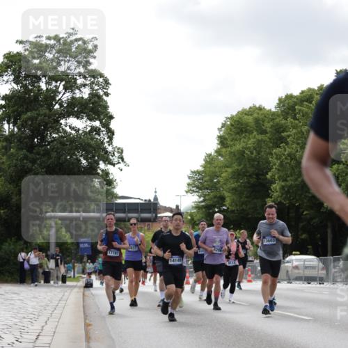 29.06.2025 - hella hamburg halbmarathon Jannik Wohlers http://msf.ph/oto/8146221 29.06.2025 10:10:50 Lombardsbrücke 1723, 2868, 3837, 4287, 5254, 5653, 7271, 8171, 8206, 8207, 8368, 8561, 9119, 10196, 11149, 12286, 12571, 12836, 13603, 14022, 14149, 15009, 15252, 15908, 16383, 17142, 17500, 17787, 19172, 19241 meine-sportfotos.de