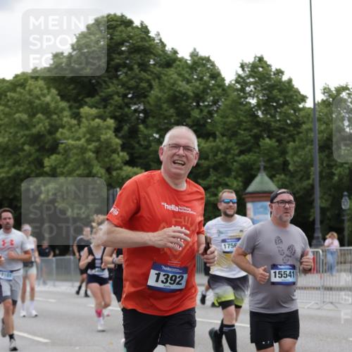 29.06.2025 - hella hamburg halbmarathon Jannik Wohlers http://msf.ph/oto/8146224 29.06.2025 10:47:37 Lombardsbrücke 1174, 1175, 1392, 1618, 1701, 2163, 2197, 2491, 2545, 2650, 2958, 3049, 3468, 4327, 4856, 5886, 7240, 7393, 7394, 7427, 7916, 8077, 8310, 8521, 8774, 9356, 9696, 9697, 10777, 10794, 11548, 11742, 11781, 11923, 12157, 12412, 12480, 12582, 14222, 14800, 15357, 15541, 15688, 15730, 16356, 16722, 17325, 17339, 17562, 17563, 17957, 18001, 18262, 18352, 18480, 19062, 19101 meine-sportfotos.de