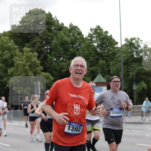 29.06.2025 - hella hamburg halbmarathon Jannik Wohlers http://msf.ph/oto/8146242 29.06.2025 10:47:37 Lombardsbrücke 1174, 1175, 1392, 1618, 1701, 2163, 2197, 2491, 2545, 2650, 2958, 3049, 3468, 4327, 4856, 5886, 7240, 7393, 7394, 7427, 7916, 8077, 8310, 8521, 8774, 9356, 9696, 9697, 10777, 10794, 11548, 11742, 11781, 11923, 12157, 12412, 12480, 12582, 14222, 14800, 15357, 15541, 15688, 15730, 16356, 16722, 17325, 17339, 17562, 17563, 17957, 18001, 18262, 18352, 18480, 19062, 19101 meine-sportfotos.de