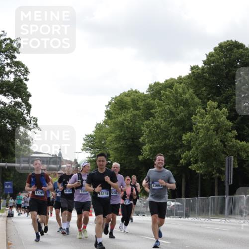 29.06.2025 - hella hamburg halbmarathon Jannik Wohlers http://msf.ph/oto/8146276 29.06.2025 10:10:51 Lombardsbrücke 1723, 2868, 3837, 5254, 5653, 7271, 8171, 8206, 8207, 8368, 8561, 9119, 10196, 10372, 11149, 11755, 12286, 12571, 12836, 13603, 14022, 14149, 15009, 15252, 15908, 16383, 17142, 17500, 17787, 18382, 19172, 19241 meine-sportfotos.de