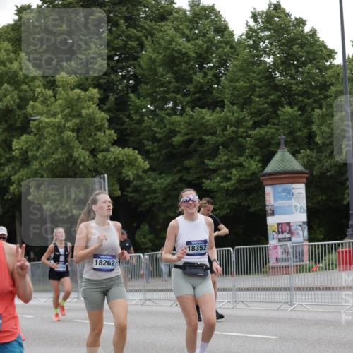 29.06.2025 - hella hamburg halbmarathon Jannik Wohlers http://msf.ph/oto/8146334 29.06.2025 10:47:40 Lombardsbrücke 1157, 1174, 1175, 1392, 1701, 2037, 2163, 2197, 2418, 2650, 2958, 3468, 3679, 3933, 4327, 4856, 5886, 5952, 7240, 7393, 7394, 7916, 8077, 8521, 8774, 9356, 9921, 10777, 10794, 11548, 11742, 11781, 12104, 12157, 12480, 13377, 13529, 13861, 14050, 14222, 15357, 15541, 15730, 15743, 16141, 16722, 17325, 17339, 17562, 17563, 17957, 18001, 18262, 18352, 18480, 19101 meine-sportfotos.de