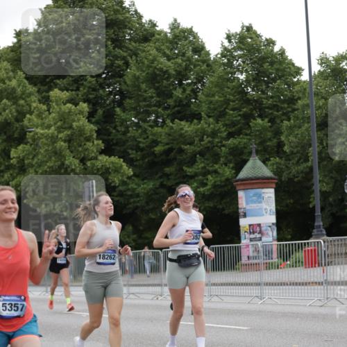 29.06.2025 - hella hamburg halbmarathon Jannik Wohlers http://msf.ph/oto/8146348 29.06.2025 10:47:40 Lombardsbrücke 1157, 1174, 1175, 1392, 1701, 2037, 2163, 2197, 2418, 2650, 2958, 3468, 3679, 3933, 4327, 4856, 5886, 5952, 7240, 7393, 7394, 7916, 8077, 8521, 8774, 9356, 9921, 10777, 10794, 11548, 11742, 11781, 12104, 12157, 12480, 13377, 13529, 13861, 14050, 14222, 15357, 15541, 15730, 15743, 16141, 16722, 17325, 17339, 17562, 17563, 17957, 18001, 18262, 18352, 18480, 19101 meine-sportfotos.de