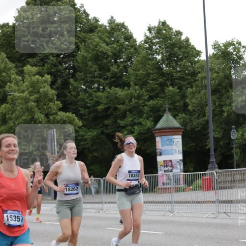 29.06.2025 - hella hamburg halbmarathon Jannik Wohlers http://msf.ph/oto/8146362 29.06.2025 10:47:41 Lombardsbrücke 1157, 1174, 1175, 1392, 1701, 2037, 2163, 2197, 2418, 2650, 2958, 3468, 3504, 3679, 3933, 4327, 4856, 5585, 5886, 5952, 7240, 7393, 7394, 7916, 8077, 8521, 8774, 9356, 9921, 10145, 10777, 10794, 11548, 11742, 11781, 12104, 12157, 12480, 13377, 13529, 13675, 13861, 14050, 15357, 15541, 15730, 15743, 16141, 16722, 17325, 17339, 17562, 17563, 17957, 18001, 18248, 18262, 18352, 18480, 19101 meine-sportfotos.de