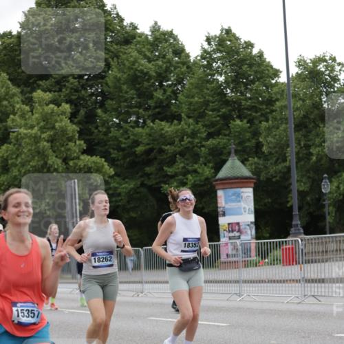 29.06.2025 - hella hamburg halbmarathon Jannik Wohlers http://msf.ph/oto/8146368 29.06.2025 10:47:41 Lombardsbrücke 1157, 1174, 1175, 1392, 1701, 2037, 2163, 2197, 2418, 2650, 2958, 3468, 3504, 3679, 3933, 4327, 4856, 5585, 5886, 5952, 7240, 7393, 7394, 7916, 8077, 8521, 8774, 9356, 9921, 10145, 10777, 10794, 11548, 11742, 11781, 12104, 12157, 12480, 13377, 13529, 13675, 13861, 14050, 15357, 15541, 15730, 15743, 16141, 16722, 17325, 17339, 17562, 17563, 17957, 18001, 18248, 18262, 18352, 18480, 19101 meine-sportfotos.de