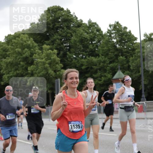 29.06.2025 - hella hamburg halbmarathon Jannik Wohlers http://msf.ph/oto/8146384 29.06.2025 10:47:41 Lombardsbrücke 1157, 1174, 1175, 1392, 1701, 2037, 2163, 2197, 2418, 2650, 2958, 3468, 3504, 3679, 3933, 4327, 4856, 5585, 5886, 5952, 7240, 7393, 7394, 7916, 8077, 8521, 8774, 9356, 9921, 10145, 10777, 10794, 11548, 11742, 11781, 12104, 12157, 12480, 13377, 13529, 13675, 13861, 14050, 15357, 15541, 15730, 15743, 16141, 16722, 17325, 17339, 17562, 17563, 17957, 18001, 18248, 18262, 18352, 18480, 19101 meine-sportfotos.de