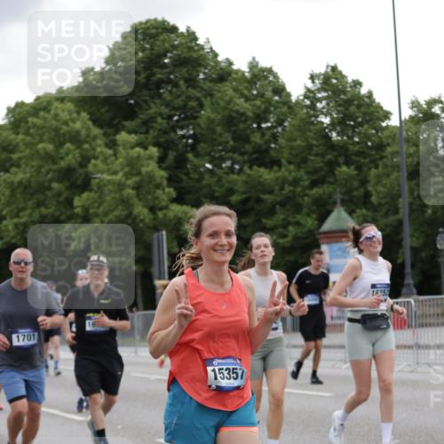 29.06.2025 - hella hamburg halbmarathon Jannik Wohlers http://msf.ph/oto/8146390 29.06.2025 10:47:41 Lombardsbrücke 1157, 1174, 1175, 1392, 1701, 2037, 2163, 2197, 2418, 2650, 2958, 3468, 3504, 3679, 3933, 4327, 4856, 5585, 5886, 5952, 7240, 7393, 7394, 7916, 8077, 8521, 8774, 9356, 9921, 10145, 10777, 10794, 11548, 11742, 11781, 12104, 12157, 12480, 13377, 13529, 13675, 13861, 14050, 15357, 15541, 15730, 15743, 16141, 16722, 17325, 17339, 17562, 17563, 17957, 18001, 18248, 18262, 18352, 18480, 19101 meine-sportfotos.de