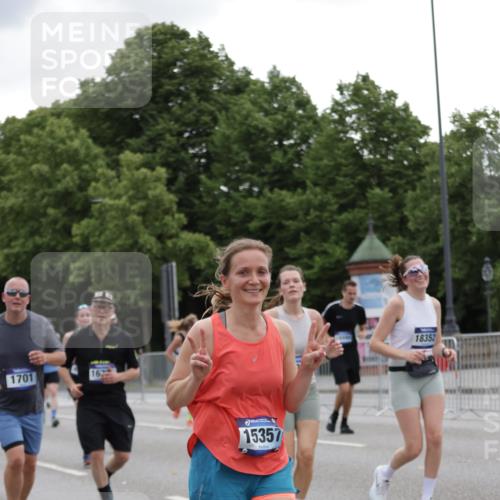 29.06.2025 - hella hamburg halbmarathon Jannik Wohlers http://msf.ph/oto/8146399 29.06.2025 10:47:41 Lombardsbrücke 1157, 1174, 1175, 1392, 1701, 2037, 2163, 2197, 2418, 2650, 2958, 3468, 3504, 3679, 3933, 4327, 4856, 5585, 5886, 5952, 7240, 7393, 7394, 7916, 8077, 8521, 8774, 9356, 9921, 10145, 10777, 10794, 11548, 11742, 11781, 12104, 12157, 12480, 13377, 13529, 13675, 13861, 14050, 15357, 15541, 15730, 15743, 16141, 16722, 17325, 17339, 17562, 17563, 17957, 18001, 18248, 18262, 18352, 18480, 19101 meine-sportfotos.de