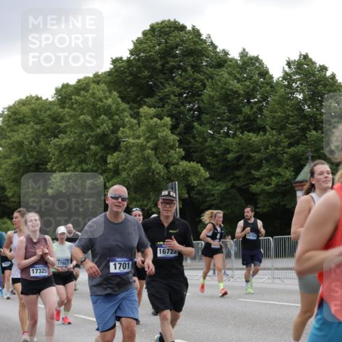29.06.2025 - hella hamburg halbmarathon Jannik Wohlers http://msf.ph/oto/8146411 29.06.2025 10:47:42 Lombardsbrücke 1157, 1174, 1175, 1392, 1645, 1701, 2037, 2163, 2197, 2418, 2650, 2756, 2958, 3468, 3504, 3679, 3933, 4327, 4588, 4856, 5585, 5952, 7240, 7393, 7394, 7916, 8521, 8774, 9356, 9921, 10145, 10777, 10794, 11548, 11742, 11781, 12104, 12157, 12480, 12932, 13377, 13529, 13675, 13861, 14050, 15357, 15541, 15730, 15743, 16141, 16722, 17325, 17339, 17562, 17563, 17957, 18001, 18248, 18262, 18352, 18480, 19101 meine-sportfotos.de
