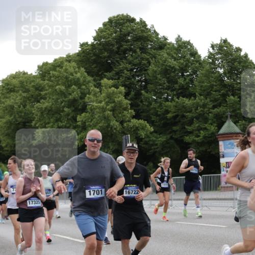 29.06.2025 - hella hamburg halbmarathon Jannik Wohlers http://msf.ph/oto/8146427 29.06.2025 10:47:42 Lombardsbrücke 1157, 1174, 1175, 1392, 1645, 1701, 2037, 2163, 2197, 2418, 2650, 2756, 2958, 3468, 3504, 3679, 3933, 4327, 4588, 4856, 5585, 5952, 7240, 7393, 7394, 7916, 8521, 8774, 9356, 9921, 10145, 10777, 10794, 11548, 11742, 11781, 12104, 12157, 12480, 12932, 13377, 13529, 13675, 13861, 14050, 15357, 15541, 15730, 15743, 16141, 16722, 17325, 17339, 17562, 17563, 17957, 18001, 18248, 18262, 18352, 18480, 19101 meine-sportfotos.de