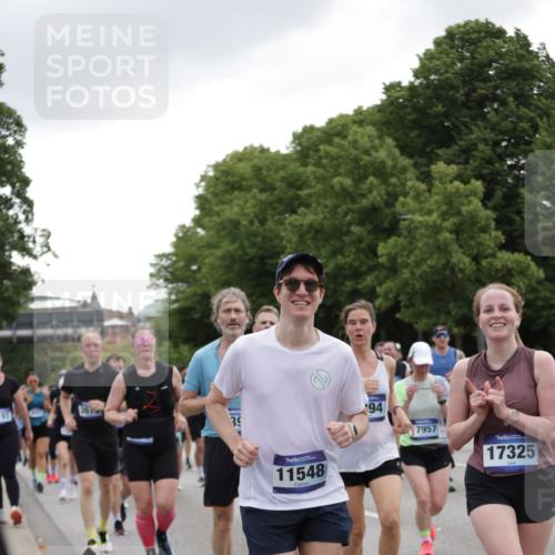 29.06.2025 - hella hamburg halbmarathon Jannik Wohlers http://msf.ph/oto/8146477 29.06.2025 10:47:44 Lombardsbrücke 1157, 1174, 1175, 1645, 1701, 2037, 2163, 2197, 2418, 2650, 2756, 2958, 3320, 3468, 3504, 3679, 3933, 4327, 4588, 5585, 5952, 7240, 7393, 7394, 7532, 7916, 8521, 8774, 9356, 9921, 10145, 10777, 10794, 11548, 11742, 11781, 12104, 12157, 12439, 12480, 12932, 13377, 13529, 13675, 13861, 14050, 15357, 15541, 15730, 15743, 16141, 16722, 16965, 17325, 17339, 17562, 17563, 17957, 18001, 18248, 18262, 18352, 18480, 19101 meine-sportfotos.de