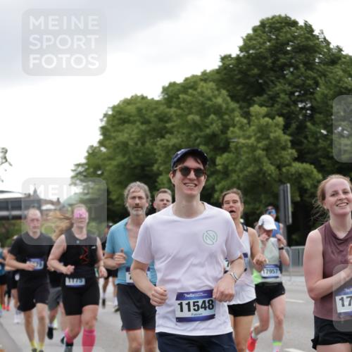 29.06.2025 - hella hamburg halbmarathon Jannik Wohlers http://msf.ph/oto/8146500 29.06.2025 10:47:44 Lombardsbrücke 1157, 1174, 1175, 1645, 1701, 2037, 2163, 2197, 2418, 2650, 2756, 2958, 3320, 3468, 3504, 3679, 3933, 4327, 4588, 5585, 5952, 7240, 7393, 7394, 7532, 7916, 8521, 8774, 9356, 9921, 10145, 10777, 10794, 11548, 11742, 11781, 12104, 12157, 12439, 12480, 12932, 13377, 13529, 13675, 13861, 14050, 15357, 15541, 15730, 15743, 16141, 16722, 16965, 17325, 17339, 17562, 17563, 17957, 18001, 18248, 18262, 18352, 18480, 19101 meine-sportfotos.de