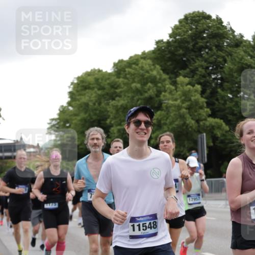29.06.2025 - hella hamburg halbmarathon Jannik Wohlers http://msf.ph/oto/8146505 29.06.2025 10:47:44 Lombardsbrücke 1157, 1174, 1175, 1645, 1701, 2037, 2163, 2197, 2418, 2650, 2756, 2958, 3320, 3468, 3504, 3679, 3933, 4327, 4588, 5585, 5952, 7240, 7393, 7394, 7532, 7916, 8521, 8774, 9356, 9921, 10145, 10777, 10794, 11548, 11742, 11781, 12104, 12157, 12439, 12480, 12932, 13377, 13529, 13675, 13861, 14050, 15357, 15541, 15730, 15743, 16141, 16722, 16965, 17325, 17339, 17562, 17563, 17957, 18001, 18248, 18262, 18352, 18480, 19101 meine-sportfotos.de