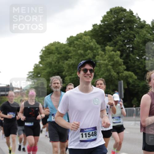 29.06.2025 - hella hamburg halbmarathon Jannik Wohlers http://msf.ph/oto/8146508 29.06.2025 10:47:44 Lombardsbrücke 1157, 1174, 1175, 1645, 1701, 2037, 2163, 2197, 2418, 2650, 2756, 2958, 3320, 3468, 3504, 3679, 3933, 4327, 4588, 5585, 5952, 7240, 7393, 7394, 7532, 7916, 8521, 8774, 9356, 9921, 10145, 10777, 10794, 11548, 11742, 11781, 12104, 12157, 12439, 12480, 12932, 13377, 13529, 13675, 13861, 14050, 15357, 15541, 15730, 15743, 16141, 16722, 16965, 17325, 17339, 17562, 17563, 17957, 18001, 18248, 18262, 18352, 18480, 19101 meine-sportfotos.de