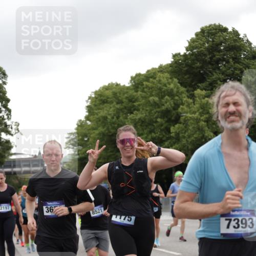 29.06.2025 - hella hamburg halbmarathon Jannik Wohlers http://msf.ph/oto/8146547 29.06.2025 10:47:46 Lombardsbrücke 1157, 1174, 1175, 1645, 1701, 2037, 2163, 2418, 2650, 2756, 2958, 3320, 3468, 3504, 3679, 3933, 4327, 4588, 5585, 5781, 5952, 6143, 7393, 7394, 7532, 7916, 8521, 9356, 9775, 9921, 10145, 10777, 10794, 11548, 11742, 11781, 12104, 12157, 12439, 12480, 12932, 13377, 13529, 13675, 13861, 14050, 15357, 15743, 16141, 16722, 16965, 17325, 17339, 17562, 17563, 17957, 18001, 18248, 18262, 18352, 18480, 19101 meine-sportfotos.de