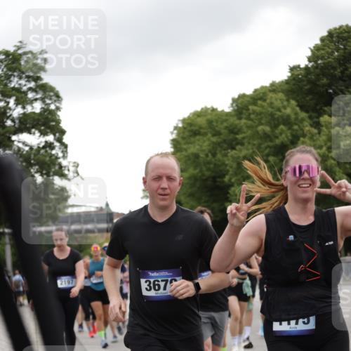 29.06.2025 - hella hamburg halbmarathon Jannik Wohlers http://msf.ph/oto/8146571 29.06.2025 10:47:46 Lombardsbrücke 1157, 1174, 1175, 1645, 1701, 2037, 2163, 2418, 2650, 2756, 2958, 3320, 3468, 3504, 3679, 3933, 4327, 4588, 5585, 5781, 5952, 6143, 7393, 7394, 7532, 7916, 8521, 9356, 9775, 9921, 10145, 10777, 10794, 11548, 11742, 11781, 12104, 12157, 12439, 12480, 12932, 13377, 13529, 13675, 13861, 14050, 15357, 15743, 16141, 16722, 16965, 17325, 17339, 17562, 17563, 17957, 18001, 18248, 18262, 18352, 18480, 19101 meine-sportfotos.de