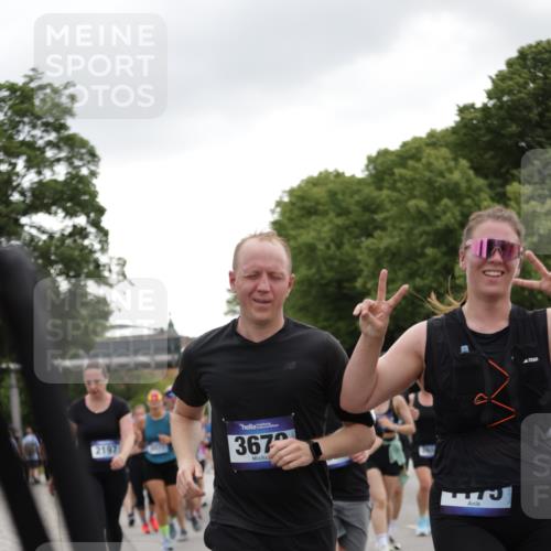 29.06.2025 - hella hamburg halbmarathon Jannik Wohlers http://msf.ph/oto/8146575 29.06.2025 10:47:47 Lombardsbrücke 1157, 1174, 1175, 1645, 1701, 2037, 2163, 2418, 2650, 2756, 2958, 3320, 3468, 3504, 3679, 3933, 4327, 4588, 5585, 5781, 5952, 6143, 7393, 7394, 7532, 7916, 8521, 9356, 9775, 9921, 10145, 10777, 10794, 11548, 11742, 11781, 12104, 12439, 12932, 13377, 13529, 13675, 13861, 14050, 15357, 15743, 16141, 16368, 16722, 16965, 17325, 17339, 17562, 17563, 17957, 18001, 18248, 18262, 18352, 18480, 19101 meine-sportfotos.de