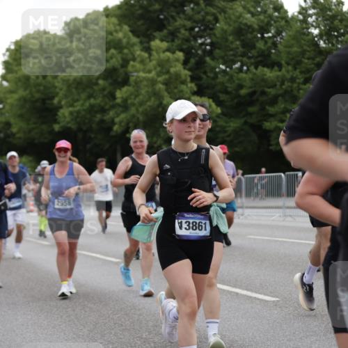 29.06.2025 - hella hamburg halbmarathon Jannik Wohlers http://msf.ph/oto/8146613 29.06.2025 10:47:49 Lombardsbrücke 1157, 1174, 1175, 1645, 1701, 2037, 2163, 2418, 2650, 2756, 2958, 3320, 3468, 3504, 3679, 3933, 4327, 4588, 5585, 5781, 5952, 6143, 7393, 7394, 7532, 8521, 8948, 9775, 9921, 10145, 10777, 10794, 11548, 11742, 11781, 12104, 12192, 12439, 12932, 13377, 13529, 13675, 13861, 14050, 15357, 15743, 16141, 16368, 16722, 16965, 17325, 17339, 17957, 18001, 18248, 18262, 18352, 18480, 19101 meine-sportfotos.de