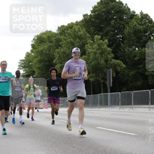 29.06.2025 - hella hamburg halbmarathon Jannik Wohlers http://msf.ph/oto/8146639 29.06.2025 10:11:06 Lombardsbrücke 1531, 1866, 3837, 8115, 8368, 8807, 8810, 9119, 10372, 11321, 11755, 12286, 13203, 13603, 13939, 14008, 14149, 15797, 17787, 18278, 18382, 19172 meine-sportfotos.de