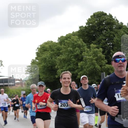 29.06.2025 - hella hamburg halbmarathon Jannik Wohlers http://msf.ph/oto/8146681 29.06.2025 10:47:53 Lombardsbrücke 1157, 1174, 1175, 1645, 2037, 2195, 2418, 2475, 2627, 2650, 2756, 2909, 2958, 3320, 3504, 3679, 3933, 4327, 4588, 5585, 5781, 5952, 6143, 7393, 7394, 7532, 8521, 8948, 9775, 9921, 10145, 11742, 11781, 12022, 12104, 12152, 12192, 12439, 12452, 12932, 13377, 13529, 13559, 13675, 13861, 14050, 15743, 16141, 16368, 16669, 16693, 16935, 16965, 17930, 17957, 18248, 18480 meine-sportfotos.de