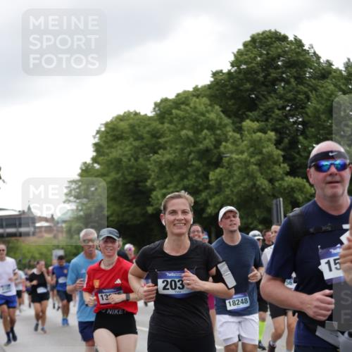 29.06.2025 - hella hamburg halbmarathon Jannik Wohlers http://msf.ph/oto/8146686 29.06.2025 10:47:53 Lombardsbrücke 1157, 1174, 1175, 1645, 2037, 2195, 2418, 2475, 2627, 2650, 2756, 2909, 2958, 3320, 3504, 3679, 3933, 4327, 4588, 5585, 5781, 5952, 6143, 7393, 7394, 7532, 8521, 8948, 9775, 9921, 10145, 11742, 11781, 12022, 12104, 12152, 12192, 12439, 12452, 12932, 13377, 13529, 13559, 13675, 13861, 14050, 15743, 16141, 16368, 16669, 16693, 16935, 16965, 17930, 17957, 18248, 18480 meine-sportfotos.de