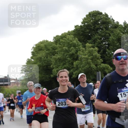 29.06.2025 - hella hamburg halbmarathon Jannik Wohlers http://msf.ph/oto/8146689 29.06.2025 10:47:53 Lombardsbrücke 1157, 1174, 1175, 1645, 2037, 2195, 2418, 2475, 2627, 2650, 2756, 2909, 2958, 3320, 3504, 3679, 3933, 4327, 4588, 5585, 5781, 5952, 6143, 7393, 7394, 7532, 8521, 8948, 9775, 9921, 10145, 11742, 11781, 12022, 12104, 12152, 12192, 12439, 12452, 12932, 13377, 13529, 13559, 13675, 13861, 14050, 15743, 16141, 16368, 16669, 16693, 16935, 16965, 17930, 17957, 18248, 18480 meine-sportfotos.de