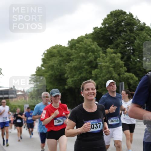29.06.2025 - hella hamburg halbmarathon Jannik Wohlers http://msf.ph/oto/8146703 29.06.2025 10:47:53 Lombardsbrücke 1157, 1174, 1175, 1645, 2037, 2195, 2418, 2475, 2627, 2650, 2756, 2909, 2958, 3320, 3504, 3679, 3933, 4327, 4588, 5585, 5781, 5952, 6143, 7393, 7394, 7532, 8521, 8948, 9775, 9921, 10145, 11742, 11781, 12022, 12104, 12152, 12192, 12439, 12452, 12932, 13377, 13529, 13559, 13675, 13861, 14050, 15743, 16141, 16368, 16669, 16693, 16935, 16965, 17930, 17957, 18248, 18480 meine-sportfotos.de