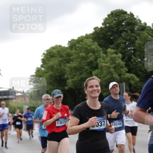 29.06.2025 - hella hamburg halbmarathon Jannik Wohlers http://msf.ph/oto/8146706 29.06.2025 10:47:53 Lombardsbrücke 1157, 1174, 1175, 1645, 2037, 2195, 2418, 2475, 2627, 2650, 2756, 2909, 2958, 3320, 3504, 3679, 3933, 4327, 4588, 5585, 5781, 5952, 6143, 7393, 7394, 7532, 8521, 8948, 9775, 9921, 10145, 11742, 11781, 12022, 12104, 12152, 12192, 12439, 12452, 12932, 13377, 13529, 13559, 13675, 13861, 14050, 15743, 16141, 16368, 16669, 16693, 16935, 16965, 17930, 17957, 18248, 18480 meine-sportfotos.de