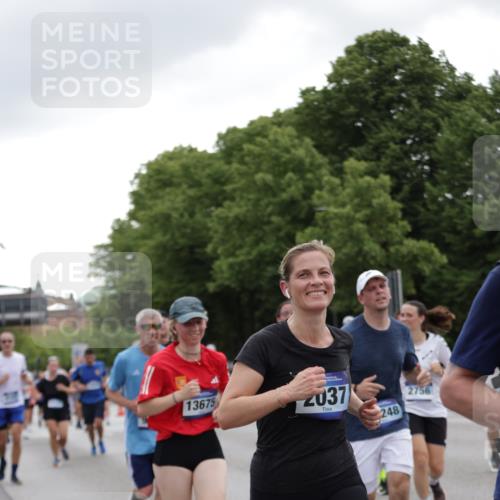 29.06.2025 - hella hamburg halbmarathon Jannik Wohlers http://msf.ph/oto/8146711 29.06.2025 10:47:53 Lombardsbrücke 1157, 1174, 1175, 1645, 2037, 2195, 2418, 2475, 2627, 2650, 2756, 2909, 2958, 3320, 3504, 3679, 3933, 4327, 4588, 5585, 5781, 5952, 6143, 7393, 7394, 7532, 8521, 8948, 9775, 9921, 10145, 11742, 11781, 12022, 12104, 12152, 12192, 12439, 12452, 12932, 13377, 13529, 13559, 13675, 13861, 14050, 15743, 16141, 16368, 16669, 16693, 16935, 16965, 17930, 17957, 18248, 18480 meine-sportfotos.de