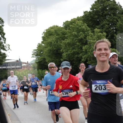 29.06.2025 - hella hamburg halbmarathon Jannik Wohlers http://msf.ph/oto/8146719 29.06.2025 10:47:54 Lombardsbrücke 1157, 1174, 1175, 1645, 2037, 2195, 2418, 2475, 2627, 2650, 2756, 2909, 2958, 3320, 3504, 3661, 3679, 3933, 4588, 5585, 5781, 5952, 6143, 7532, 8461, 8521, 8948, 9775, 9921, 10145, 11742, 11781, 12022, 12104, 12152, 12192, 12439, 12452, 12932, 13377, 13529, 13559, 13675, 13861, 14050, 15593, 15743, 16141, 16368, 16669, 16693, 16935, 16965, 17930, 18248, 18480 meine-sportfotos.de