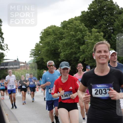 29.06.2025 - hella hamburg halbmarathon Jannik Wohlers http://msf.ph/oto/8146724 29.06.2025 10:47:54 Lombardsbrücke 1157, 1174, 1175, 1645, 2037, 2195, 2418, 2475, 2627, 2650, 2756, 2909, 2958, 3320, 3504, 3661, 3679, 3933, 4588, 5585, 5781, 5952, 6143, 7532, 8461, 8521, 8948, 9775, 9921, 10145, 11742, 11781, 12022, 12104, 12152, 12192, 12439, 12452, 12932, 13377, 13529, 13559, 13675, 13861, 14050, 15593, 15743, 16141, 16368, 16669, 16693, 16935, 16965, 17930, 18248, 18480 meine-sportfotos.de