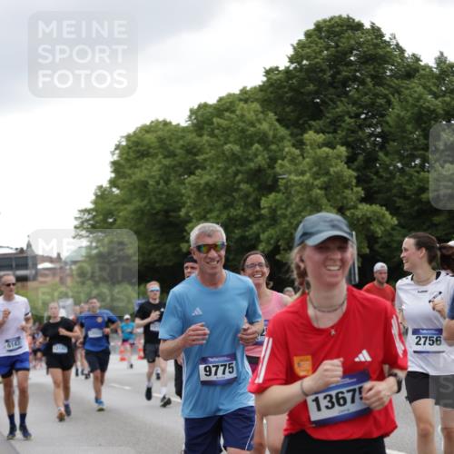 29.06.2025 - hella hamburg halbmarathon Jannik Wohlers http://msf.ph/oto/8146771 29.06.2025 10:47:54 Lombardsbrücke 1157, 1174, 1175, 1645, 2037, 2195, 2418, 2475, 2627, 2650, 2756, 2909, 2958, 3320, 3504, 3661, 3679, 3933, 4588, 5585, 5781, 5952, 6143, 7532, 8461, 8521, 8948, 9775, 9921, 10145, 11742, 11781, 12022, 12104, 12152, 12192, 12439, 12452, 12932, 13377, 13529, 13559, 13675, 13861, 14050, 15593, 15743, 16141, 16368, 16669, 16693, 16935, 16965, 17930, 18248, 18480 meine-sportfotos.de