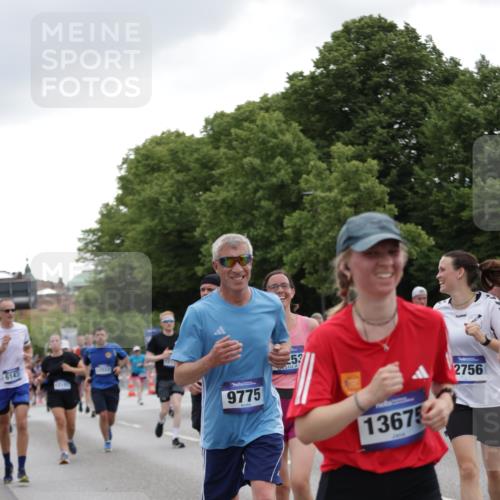29.06.2025 - hella hamburg halbmarathon Jannik Wohlers http://msf.ph/oto/8146775 29.06.2025 10:47:54 Lombardsbrücke 1157, 1174, 1175, 1645, 2037, 2195, 2418, 2475, 2627, 2650, 2756, 2909, 2958, 3320, 3504, 3661, 3679, 3933, 4588, 5585, 5781, 5952, 6143, 7532, 8461, 8521, 8948, 9775, 9921, 10145, 11742, 11781, 12022, 12104, 12152, 12192, 12439, 12452, 12932, 13377, 13529, 13559, 13675, 13861, 14050, 15593, 15743, 16141, 16368, 16669, 16693, 16935, 16965, 17930, 18248, 18480 meine-sportfotos.de