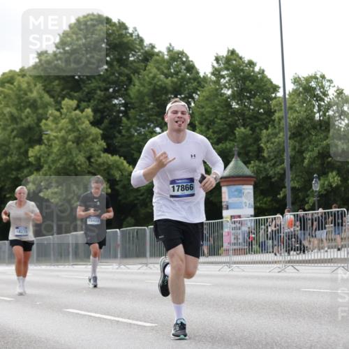 29.06.2025 - hella hamburg halbmarathon Jannik Wohlers http://msf.ph/oto/8146776 29.06.2025 10:11:14 Lombardsbrücke 1328, 1531, 1866, 1992, 3363, 4227, 5605, 7571, 8115, 8807, 8810, 9428, 10428, 11321, 11507, 12473, 13177, 13203, 13939, 14008, 15797, 15945, 17080, 17638, 17866, 18278 meine-sportfotos.de
