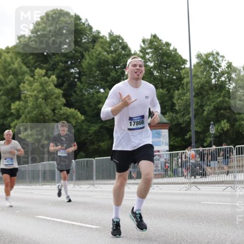 29.06.2025 - hella hamburg halbmarathon Jannik Wohlers http://msf.ph/oto/8146791 29.06.2025 10:11:14 Lombardsbrücke 1328, 1531, 1866, 1992, 3363, 4227, 5605, 7571, 8115, 8807, 8810, 9428, 10428, 11321, 11507, 12473, 13177, 13203, 13939, 14008, 15797, 15945, 17080, 17638, 17866, 18278 meine-sportfotos.de