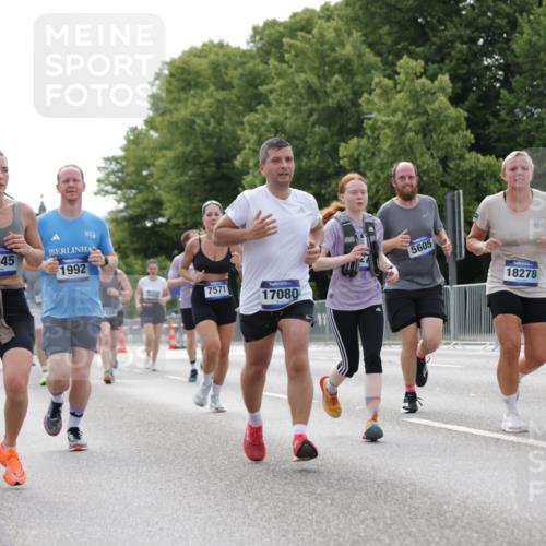 29.06.2025 - hella hamburg halbmarathon Jannik Wohlers http://msf.ph/oto/8146852 29.06.2025 10:11:17 Lombardsbrücke 1328, 1531, 1866, 1992, 3363, 4227, 5379, 5605, 7571, 8115, 8807, 8810, 9428, 10428, 11321, 11507, 12473, 13177, 13203, 13939, 14008, 14384, 15945, 17080, 17638, 17774, 17866, 18278 meine-sportfotos.de