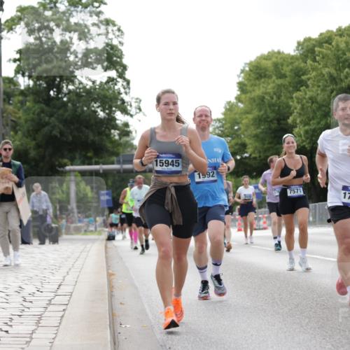 29.06.2025 - hella hamburg halbmarathon Jannik Wohlers http://msf.ph/oto/8146860 29.06.2025 10:11:17 Lombardsbrücke 1328, 1531, 1866, 1992, 3363, 4227, 5379, 5605, 7571, 8115, 8807, 8810, 9428, 10428, 11321, 11507, 12473, 13177, 13203, 13939, 14008, 14384, 15945, 17080, 17638, 17774, 17866, 18278 meine-sportfotos.de