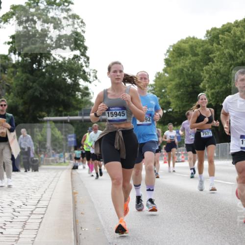 29.06.2025 - hella hamburg halbmarathon Jannik Wohlers http://msf.ph/oto/8146867 29.06.2025 10:11:17 Lombardsbrücke 1328, 1531, 1866, 1992, 3363, 4227, 5379, 5605, 7571, 8115, 8807, 8810, 9428, 10428, 11321, 11507, 12473, 13177, 13203, 13939, 14008, 14384, 15945, 17080, 17638, 17774, 17866, 18278 meine-sportfotos.de