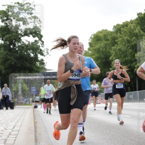 29.06.2025 - hella hamburg halbmarathon Jannik Wohlers http://msf.ph/oto/8146906 29.06.2025 10:11:17 Lombardsbrücke 1328, 1531, 1866, 1992, 3363, 4227, 5379, 5605, 7571, 8115, 8807, 8810, 9428, 10428, 11321, 11507, 12473, 13177, 13203, 13939, 14008, 14384, 15945, 17080, 17638, 17774, 17866, 18278 meine-sportfotos.de