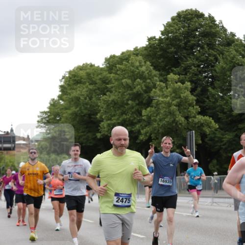 29.06.2025 - hella hamburg halbmarathon Jannik Wohlers http://msf.ph/oto/8146930 29.06.2025 10:48:03 Lombardsbrücke 1142, 1645, 2195, 2475, 2627, 2756, 2909, 3224, 3320, 3661, 4588, 5781, 6143, 7532, 8461, 8760, 8948, 9775, 9787, 10059, 12022, 12152, 12192, 12439, 12452, 12932, 13559, 13814, 13914, 15489, 15593, 15715, 16368, 16498, 16499, 16669, 16693, 16935, 16965, 17631, 17930, 18909, 18967 meine-sportfotos.de