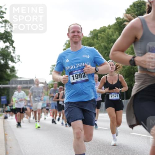 29.06.2025 - hella hamburg halbmarathon Jannik Wohlers http://msf.ph/oto/8146941 29.06.2025 10:11:18 Lombardsbrücke 1328, 1531, 1866, 1992, 3363, 4227, 5379, 5605, 7571, 8115, 8807, 8810, 9428, 10428, 11321, 11507, 12473, 13177, 13203, 13939, 14008, 14384, 15945, 17080, 17638, 17774, 17866, 18278 meine-sportfotos.de