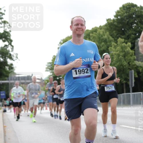 29.06.2025 - hella hamburg halbmarathon Jannik Wohlers http://msf.ph/oto/8146956 29.06.2025 10:11:18 Lombardsbrücke 1328, 1531, 1866, 1992, 3363, 4227, 5379, 5605, 7571, 8115, 8807, 8810, 9428, 10428, 11321, 11507, 12473, 13177, 13203, 13939, 14008, 14384, 15945, 17080, 17638, 17774, 17866, 18278 meine-sportfotos.de