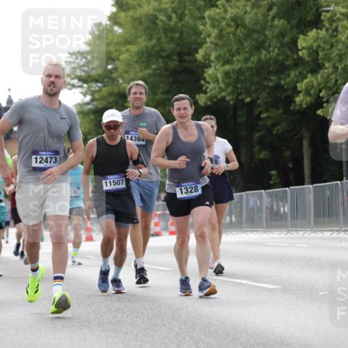 29.06.2025 - hella hamburg halbmarathon Jannik Wohlers http://msf.ph/oto/8146984 29.06.2025 10:11:20 Lombardsbrücke 1328, 1531, 1866, 1992, 3363, 4227, 5379, 5605, 7571, 8115, 8807, 8810, 9191, 9428, 10042, 10428, 11321, 11507, 12473, 13177, 13203, 13939, 13958, 14008, 14384, 15945, 17080, 17638, 17774, 17866, 18278 meine-sportfotos.de