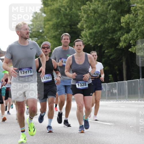 29.06.2025 - hella hamburg halbmarathon Jannik Wohlers http://msf.ph/oto/8147041 29.06.2025 10:11:20 Lombardsbrücke 1328, 1531, 1866, 1992, 3363, 4227, 5379, 5605, 7571, 8115, 8807, 8810, 9191, 9428, 10042, 10428, 11321, 11507, 12473, 13177, 13203, 13939, 13958, 14008, 14384, 15945, 17080, 17638, 17774, 17866, 18278 meine-sportfotos.de