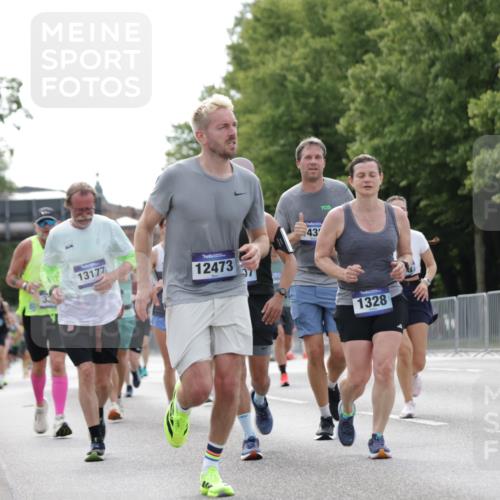 29.06.2025 - hella hamburg halbmarathon Jannik Wohlers http://msf.ph/oto/8147044 29.06.2025 10:11:21 Lombardsbrücke 1328, 1531, 1866, 1992, 3363, 4227, 5379, 5605, 7571, 8115, 8807, 8810, 9191, 9428, 10042, 10428, 11507, 11917, 12473, 13177, 13203, 13958, 14384, 15945, 17080, 17638, 17774, 17866, 18278 meine-sportfotos.de