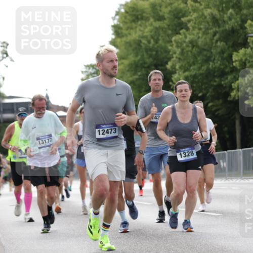 29.06.2025 - hella hamburg halbmarathon Jannik Wohlers http://msf.ph/oto/8147047 29.06.2025 10:11:21 Lombardsbrücke 1328, 1531, 1866, 1992, 3363, 4227, 5379, 5605, 7571, 8115, 8807, 8810, 9191, 9428, 10042, 10428, 11507, 11917, 12473, 13177, 13203, 13958, 14384, 15945, 17080, 17638, 17774, 17866, 18278 meine-sportfotos.de