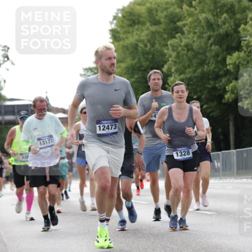 29.06.2025 - hella hamburg halbmarathon Jannik Wohlers http://msf.ph/oto/8147052 29.06.2025 10:11:21 Lombardsbrücke 1328, 1531, 1866, 1992, 3363, 4227, 5379, 5605, 7571, 8115, 8807, 8810, 9191, 9428, 10042, 10428, 11507, 11917, 12473, 13177, 13203, 13958, 14384, 15945, 17080, 17638, 17774, 17866, 18278 meine-sportfotos.de